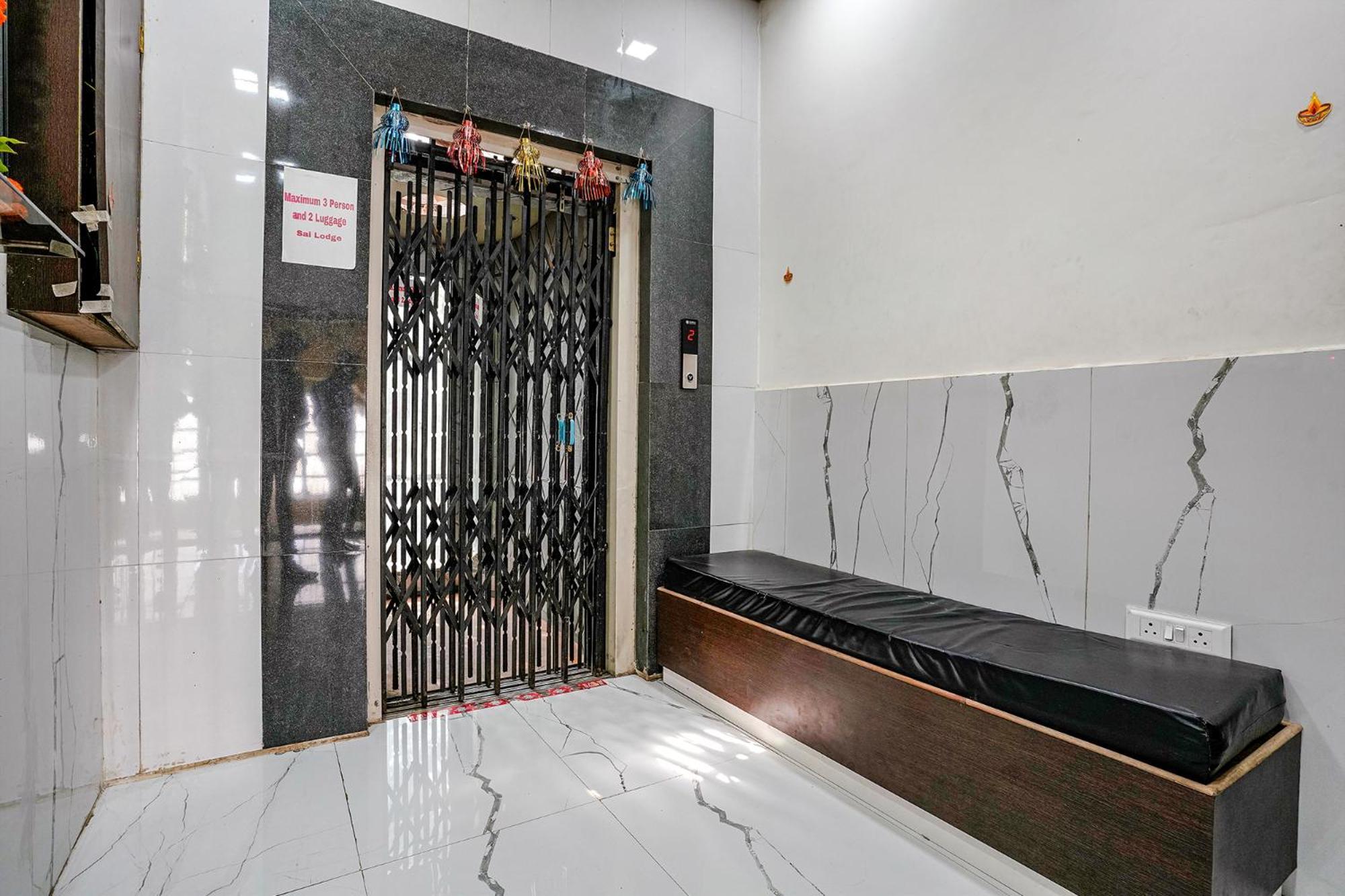 Fabexpress Sai Lodging I - Nr Nashik Railway Station Ngoại thất bức ảnh
